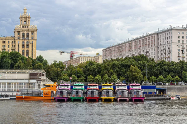 Moscow Russia 2020 River Pier Moscow River Colorful Tourist Ships — Stock Photo, Image