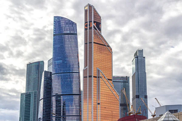 Moskova, Rusya, 08.07.2020. Moskova şehir iş merkezinin silueti - Moskova 'nın yeni finansal sembolü.