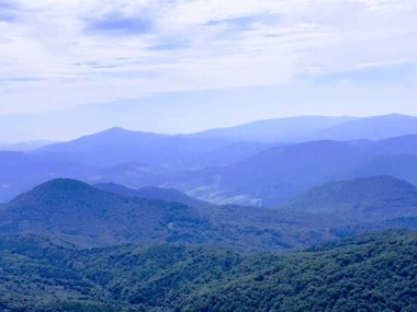 Doğadaki en harika şey insan eksikliğidir..
