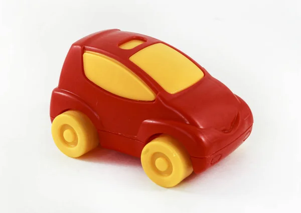 Красный Игрушечный Пластиковый Автомобиль Желтыми Колесами Желтыми Очками Детская Игрушка — стоковое фото