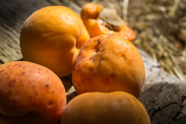 Several Juicy Ripe Apricots Lying Textured Board Illuminated Summer Sun — Stock Photo, Image