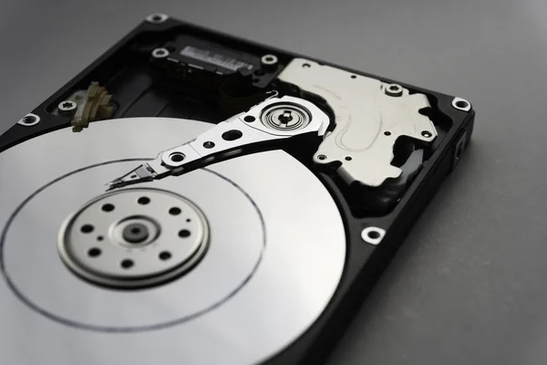 Uzavření vnitřního hardwaru mechanismu pevného disku. — Stock fotografie
