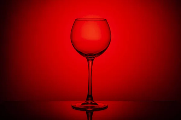 Ποτήρι Κρασιού Άδειο Χρωματιστό Φως Φόντο — Φωτογραφία Αρχείου
