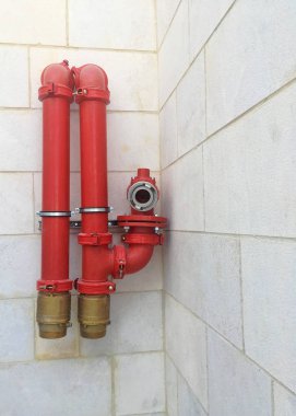 Duvarda yangın hidrants
