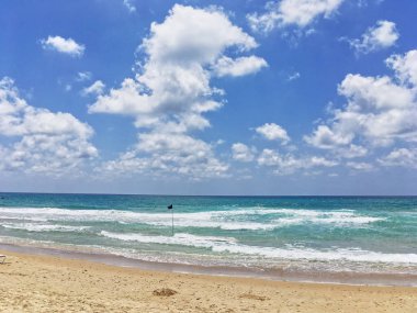 Banyo tehlikesi gösteren bir işaret.