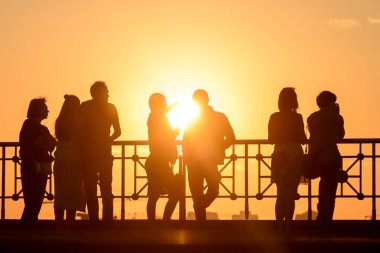 Sunset Bulvarında arayan kişi