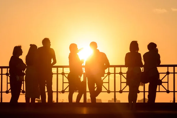 Sunset Bulvarında arayan kişi