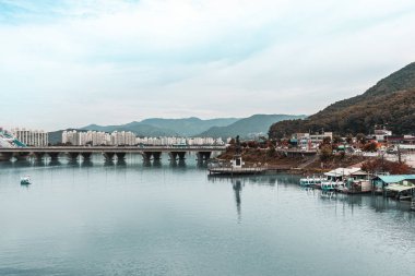 Sonbahar nehri sabah