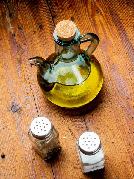 Transparente Glasölkanne Mit Nativem Olivenöl — Stockfoto