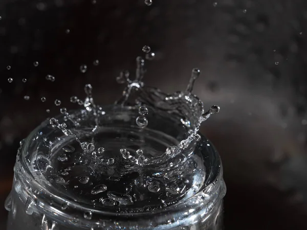 Salpicadura Producida Por Una Gota Agua Chocar Contra Una Superficie — Foto de Stock
