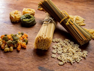 Sert yapıştırıcının farklı türde natürmort hayatı