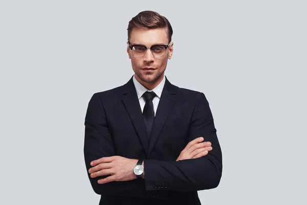 Handsome Young Man Full Suit Keeping Arms Crossed While Standing — Stock Photo, Image