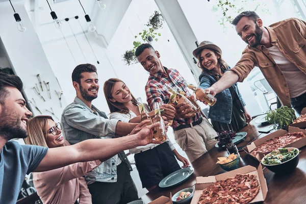 Group Young People Casual Wear Toasting Each Other Smiling While — Stock Photo, Image