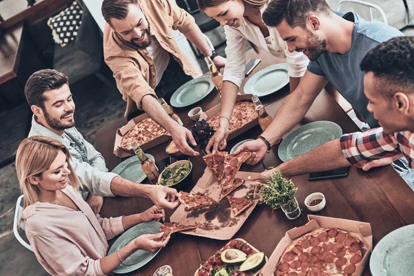 Stylish Friends Choosing Pizza Slices Having Dinner Party Cafe Table — Stock Photo, Image