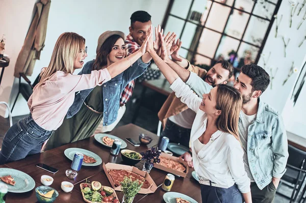 Happy Friends Giving Each Other High Five Smiling While Having — Stock Photo, Image