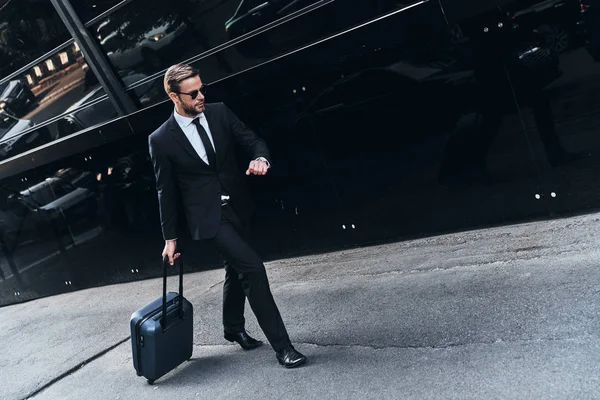 Full Length Young Businessman Suit Pulling Luggage While Walking Outdoors — Stock Photo, Image