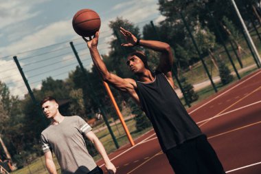 Açık havada oynamak, Afrika adam topu atma arena basketbol takımı 