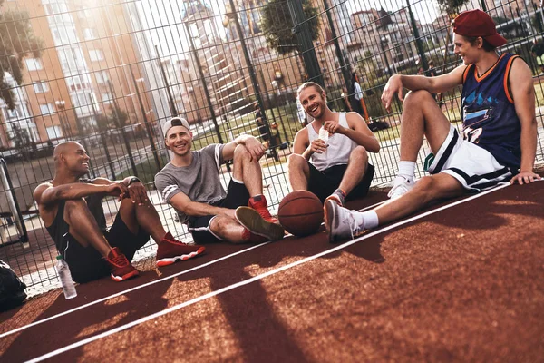 Group Young Sportsmen Sitting Basketball Court — Stock Photo, Image