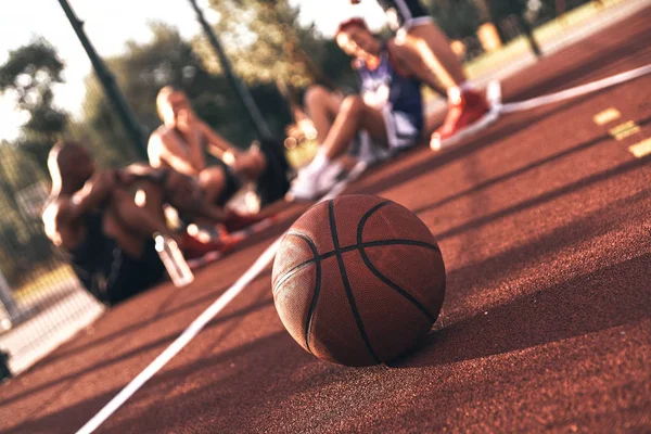 Focus Foreground Ball Blurred People Background — Stock Photo, Image
