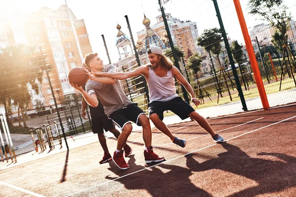 Sport Competitivi Competizione Basket Uomini Che Giocano Sull Arena Basket — Foto Stock