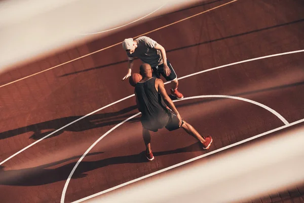 Equipo Baloncesto Arena Aire Libre Jugando Con Pelota —  Fotos de Stock