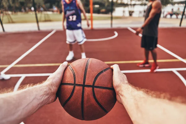 Close Man Holding Ball While Playing Basketball Friends Outdoors — Stock Photo, Image