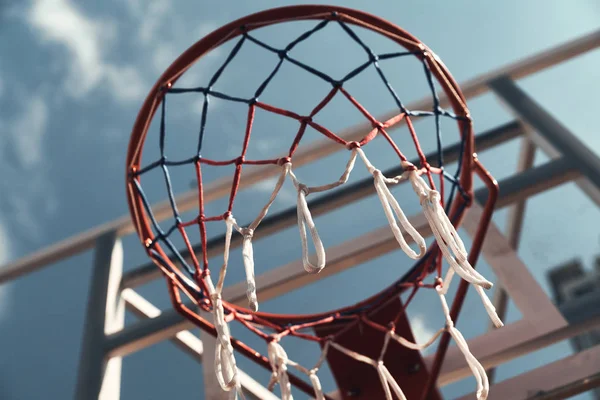 Basketbal Hoepel Met Net Hemel Achtergrond — Stockfoto