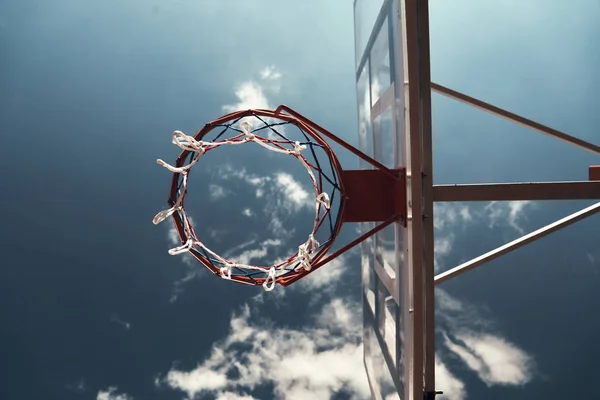 Aro Baloncesto Con Cielo Sobre Fondo — Foto de Stock