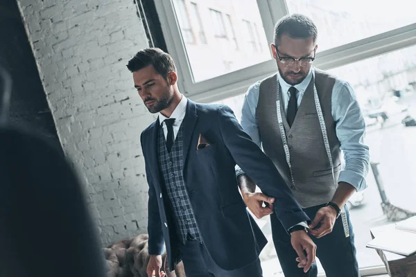 Designer Helping His Client Get Dressed While Standing Workshop — Stock Photo, Image