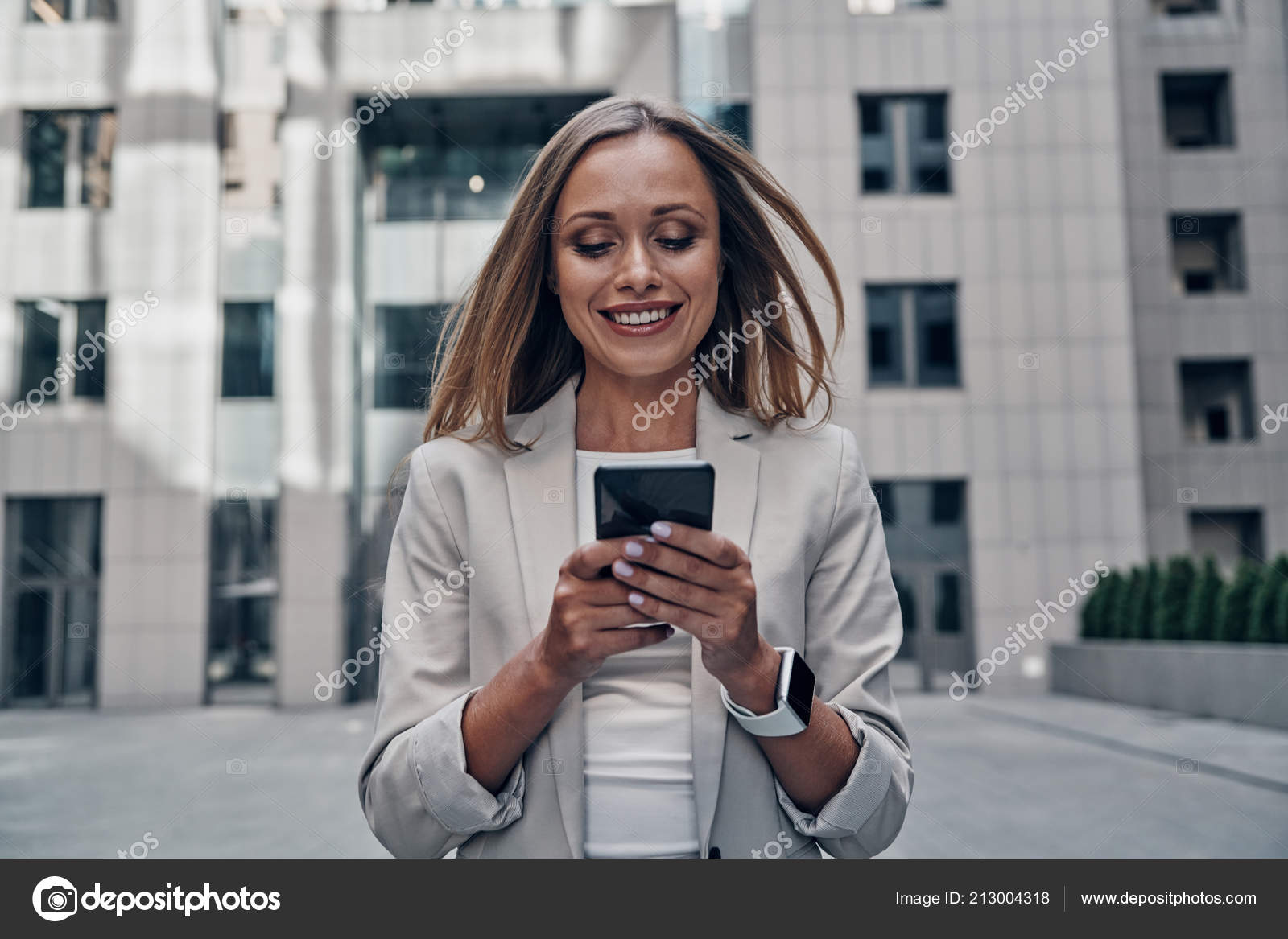 shikarnaya-blondinka-poka-seks-protiv-voli-porno