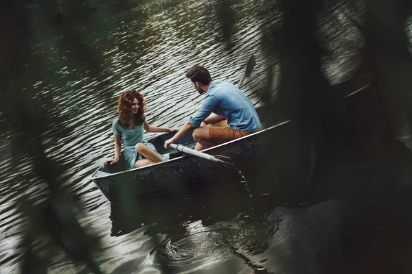 Couple Boat Enjoying Romantic Date Lake — Stock Photo, Image