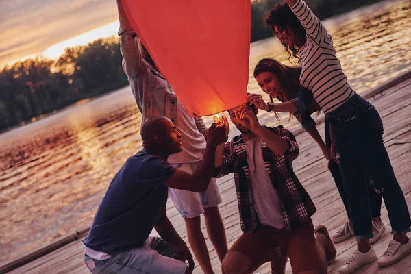 Mejores Amigos Iluminación Corazón Rojo Linterna Globo —  Fotos de Stock