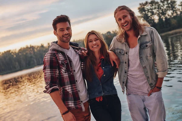 Gente Feliz Aire Libre Río — Foto de Stock