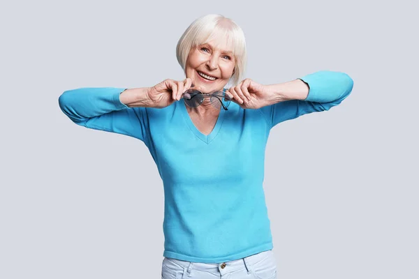Senior Adult Woman Short Grey Hair Posing Grey Background Studio — Stock Photo, Image