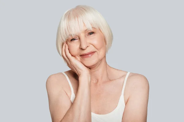Portrait Senior Adult Woman Short Grey Hair Posing Grey Background — Stock Photo, Image