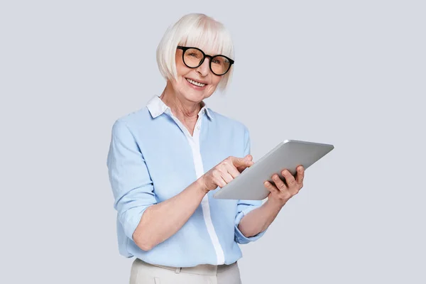 Senior Caucasian Woman Blue Shirt Using Digital Tablet — Stock Photo, Image