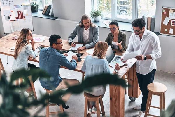 Top View Young Business People Brainstorming Office Table — Stock Photo, Image