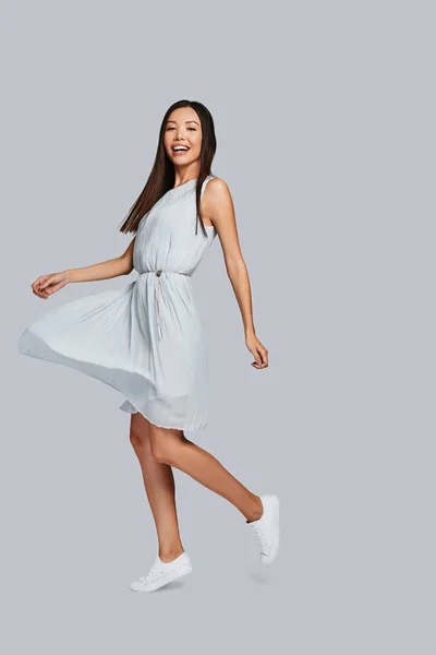 Full Length Beautiful Young Asian Woman Smiling Looking Camera While — Stock Photo, Image