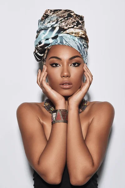 Pure Feminine Beauty Attractive Young African Woman Turban Looking Camera — Stock Photo, Image