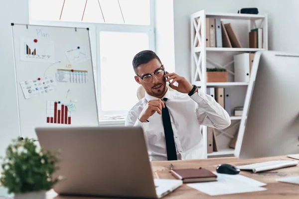 Caucasian Businessman Glasses Talking Phone Sitting Office Table — Stock Photo, Image