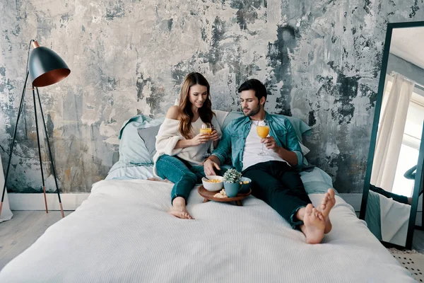 Lazy Morning Beautiful Young Couple Having Breakfast Orange Juice While — Stock Photo, Image