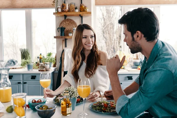 Beautiful Young Couple Enjoying Healthy Breakfast While Sitting Kitchen Home — Stock Photo, Image