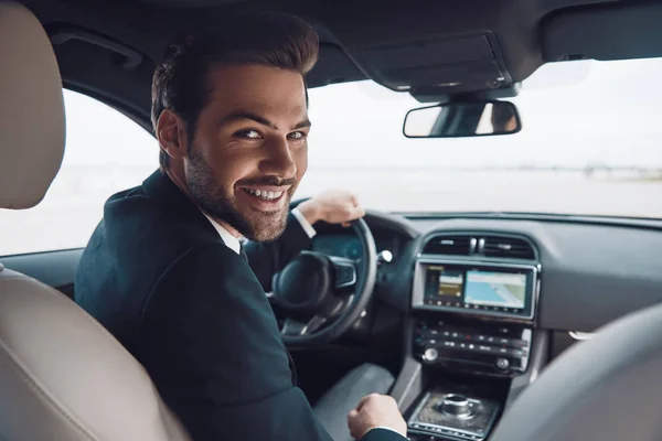 Ready Handsome Young Man Full Suit Looking Camera Smiling While — Stock Photo, Image