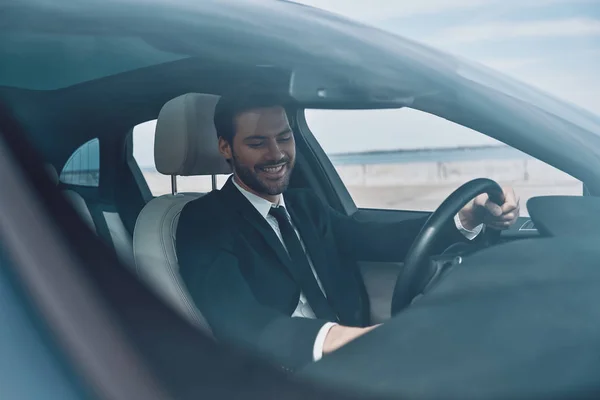 Happy Handsome Young Man Full Suit Smiling While Driving Car — Stock Photo, Image