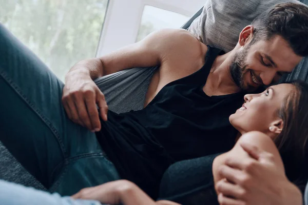 Beautiful Young Couple Embracing Smiling While Resting Hammock Indoors — Stock Photo, Image