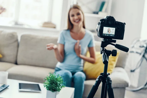 Beautiful Young Woman Smiling Gesturing While Making Social Media Video — Stock Photo, Image