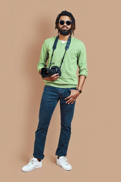 Full Length Young African Photographer Casual Clothing Looking Camera While — Stock Photo, Image