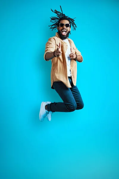 Full Length Cheerful Young African Man Casual Wear Shouting Gesturing — Stock Photo, Image