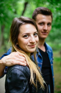 Genç çift aşık.
