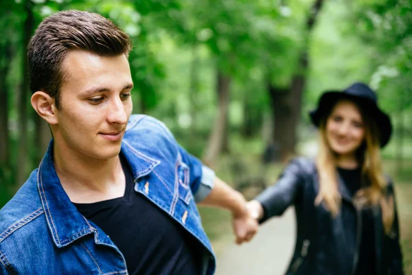 Couple holding hands — Stock Photo, Image